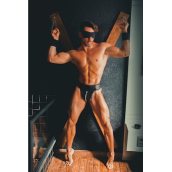 Garota Veneno – Fantasia Prisioneiro Sexy em Vinil com Zíper Frontal, Braceletes e Venda