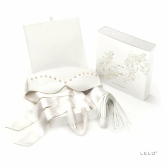 Lelo Bachelor Bridal Pleasure Kit - Kit Sensual de Luxo Com Vibrador Para Casal, Venda e Chicote (PRODUTO DE VITRINE)