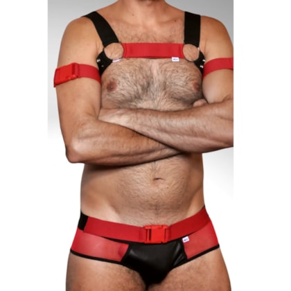 SD Clothing – Conjunto Sedução Cueca em Couro Sintético Harness com Detalhe Metálico e Braceletes